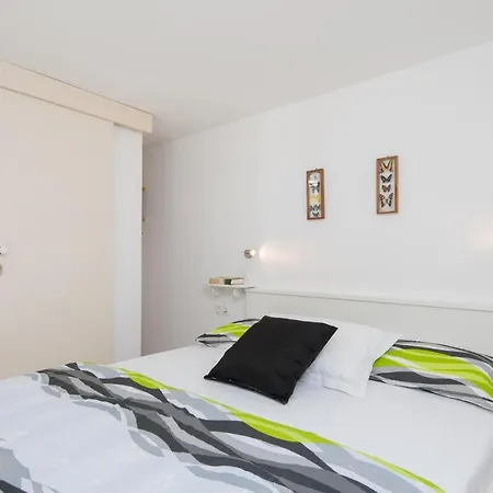 Nice Home In Sokolic With Wifi * Vela Luka